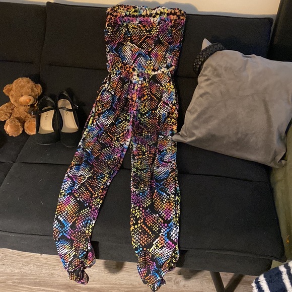 🌈 Flattering Colorful Snake Patterned Romper 🐍 - Picture 2 of 2